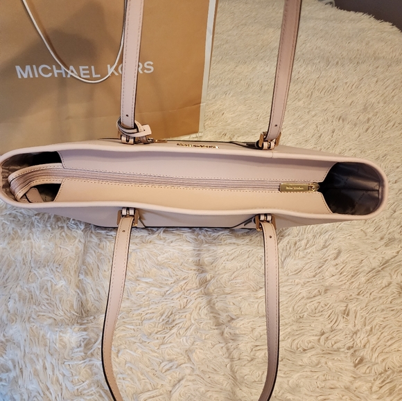 Michael Kors large Jetset Purse - Picture 3 of 10